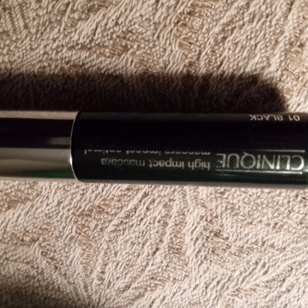 Clinique Volume Mascara - Picture 2 of 3